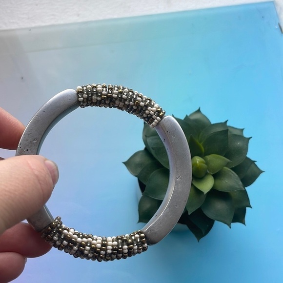Vintage metal and bead bangle - Picture 2 of 4